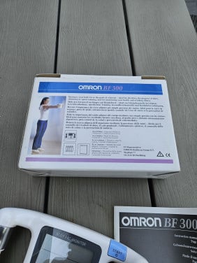 Nog zgan Omron BF 300 Lichaamsvetmeter in zeer nette staat...