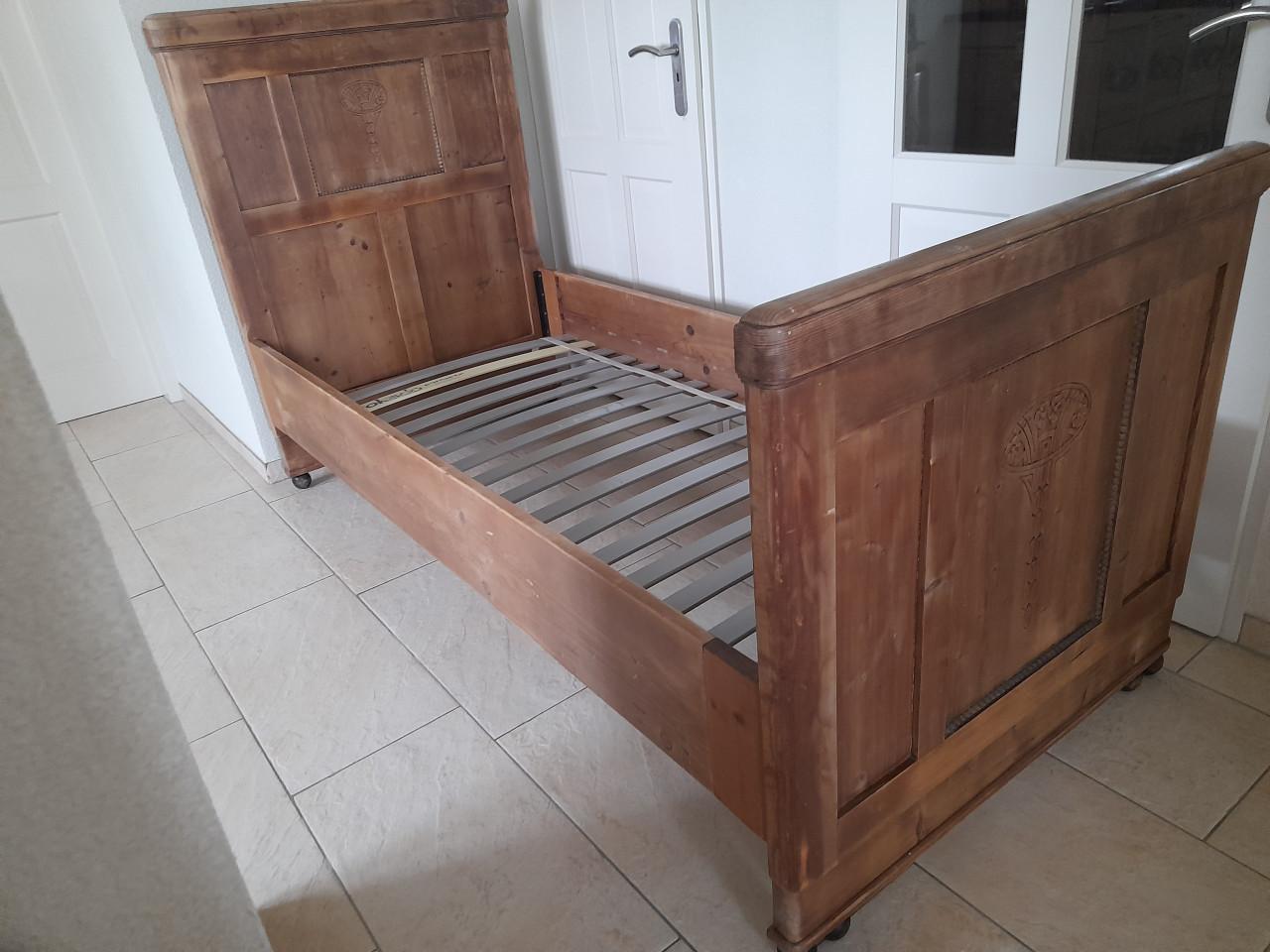 Antiek bed 90 x 200 (in goede staat)