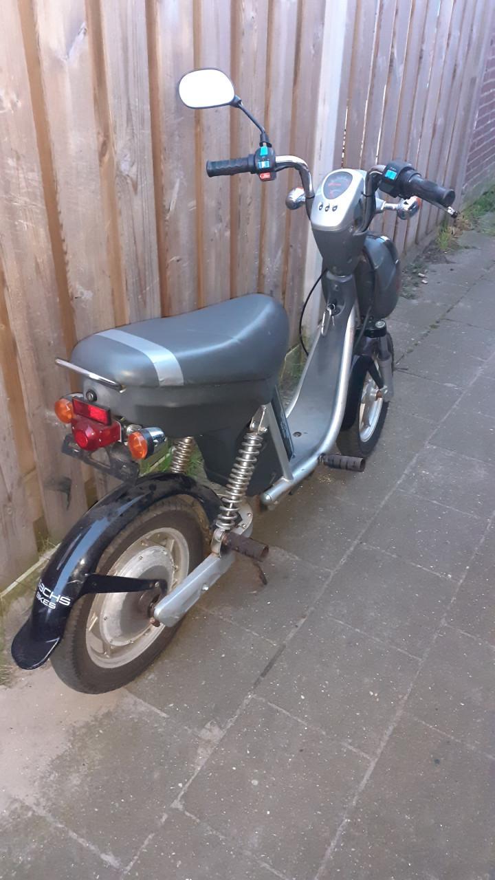 Elektrische SCOOTER merk SACHS.......EXPORT of nieuw Kenteken