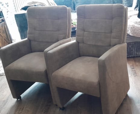 2x Eetkamerstoel David - Met wieltjes - Preston - Taupe.