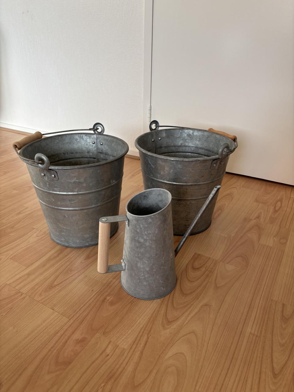 Gieter + twee emmers van zink