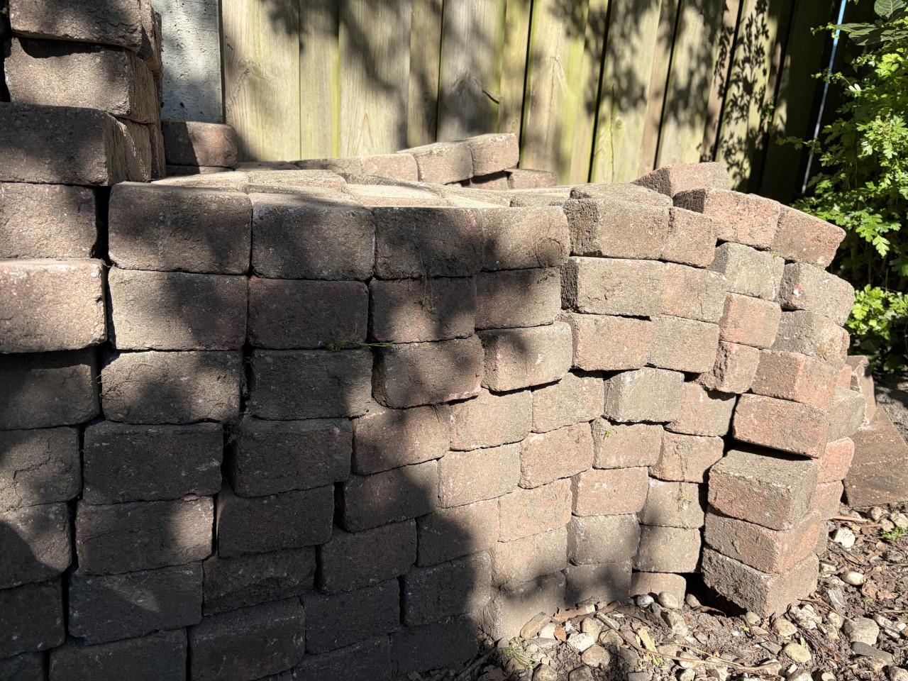 Ongeveer 20m2 stenen/ cobblestones