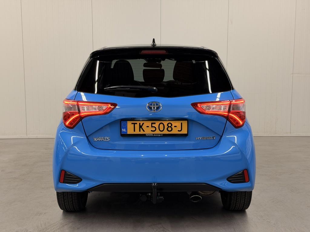 Toyota Yaris 1.5 hybrid skyblue edition