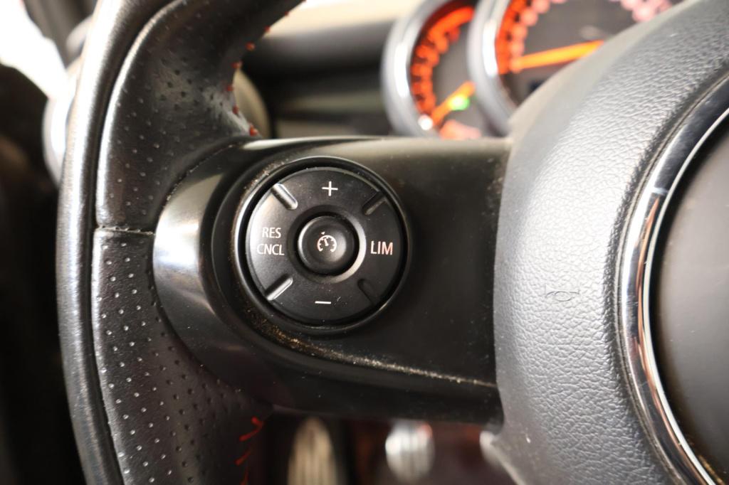 Mini Cooper 1.5 chili serious business nl auto, jcw in en exterieur, stoelv