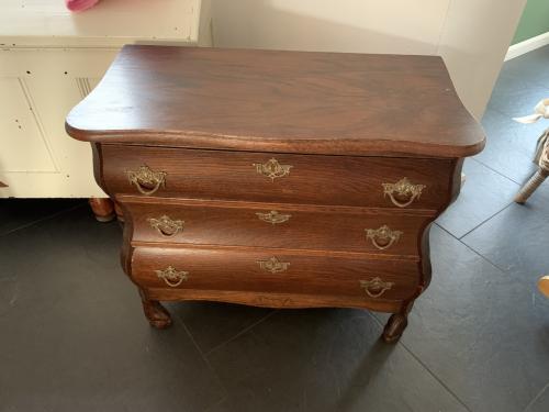 Kastje  buikkastje massief hout