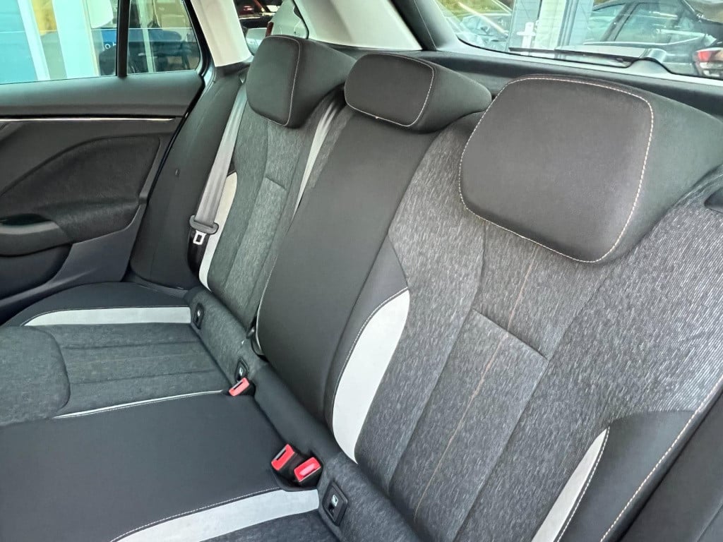 Skoda Kamiq 1.5 tsi act business edition, 150 pk, achteruitrijcamera enz...