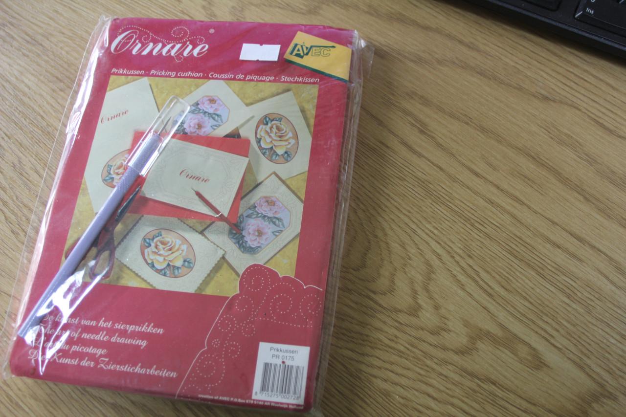 Kussen en pen om mee te sierprikken
