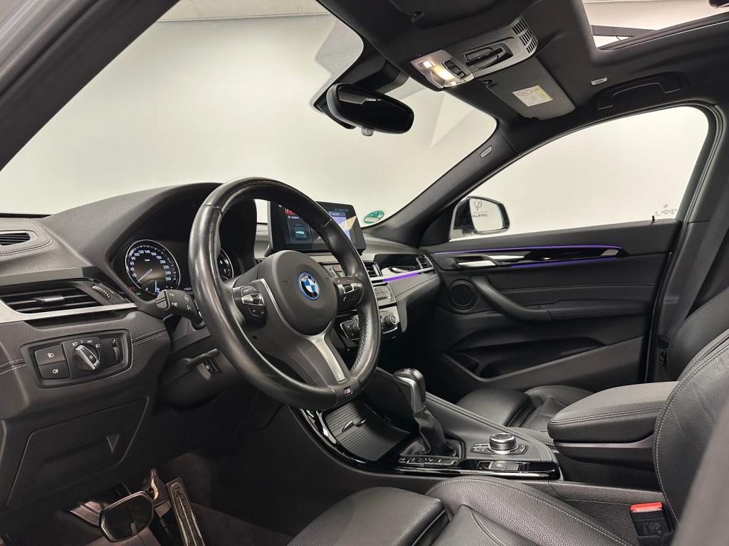 BMW X2 xdrive25e m-sport x | brooklyn grau | panoramadak | memory stoelen |
