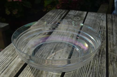 Wat grotere iriserend glazen schaal