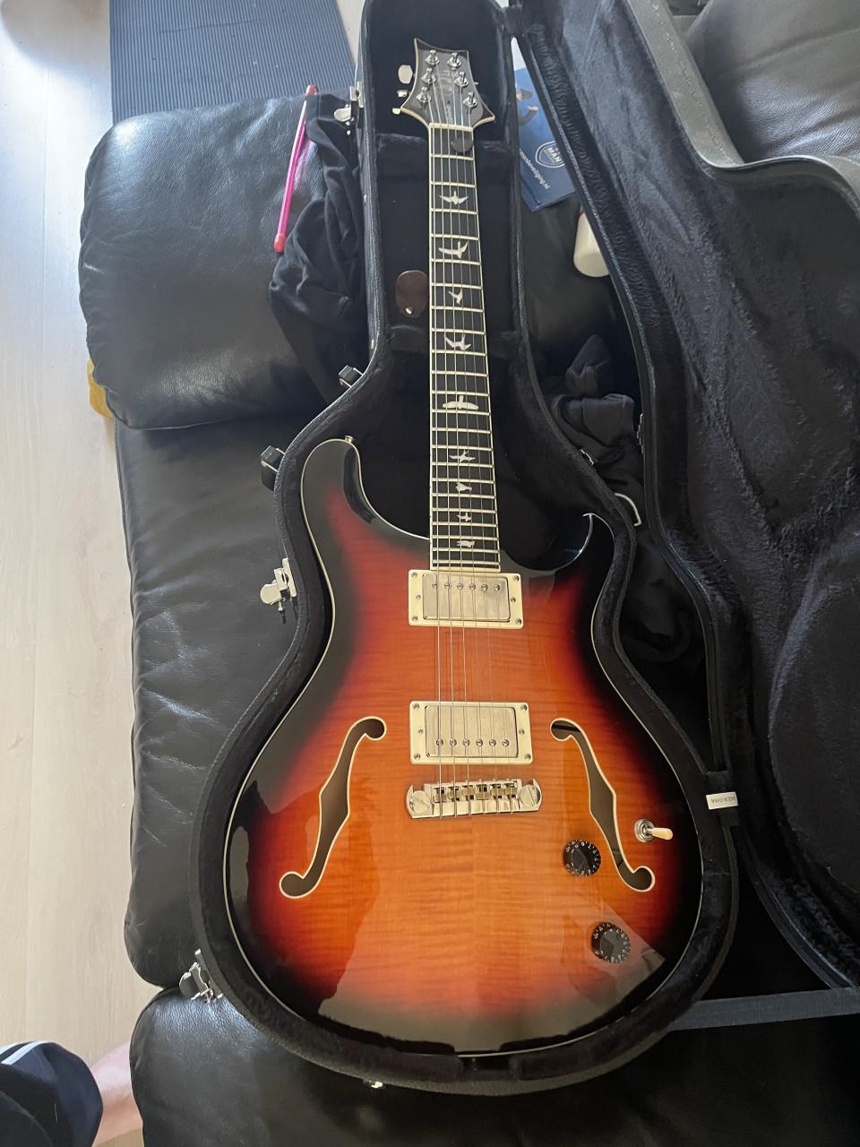 Paul Reed Smith SE hollowbody