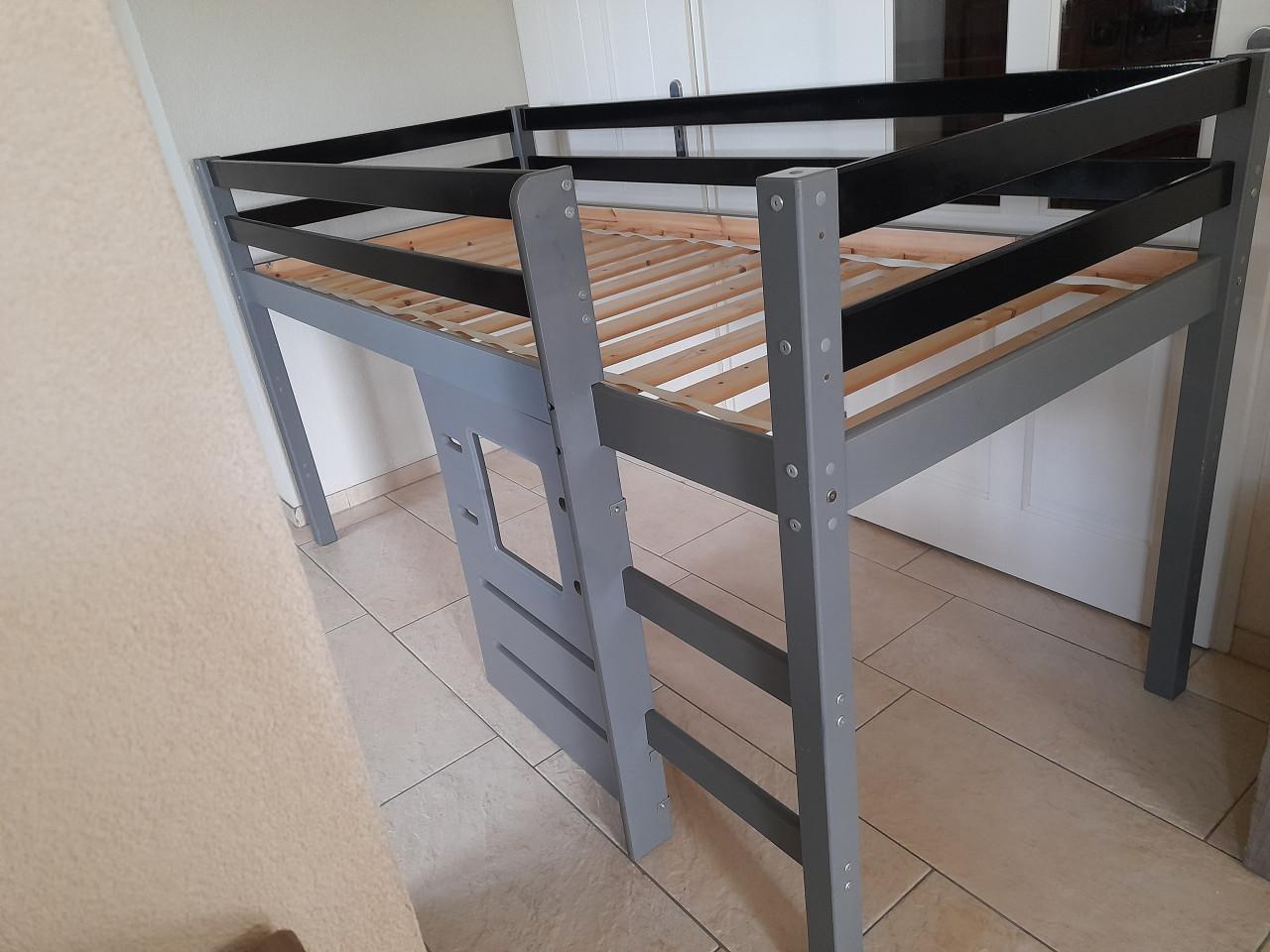 Half hoogslaper 90 x 200 ( in goede staat )