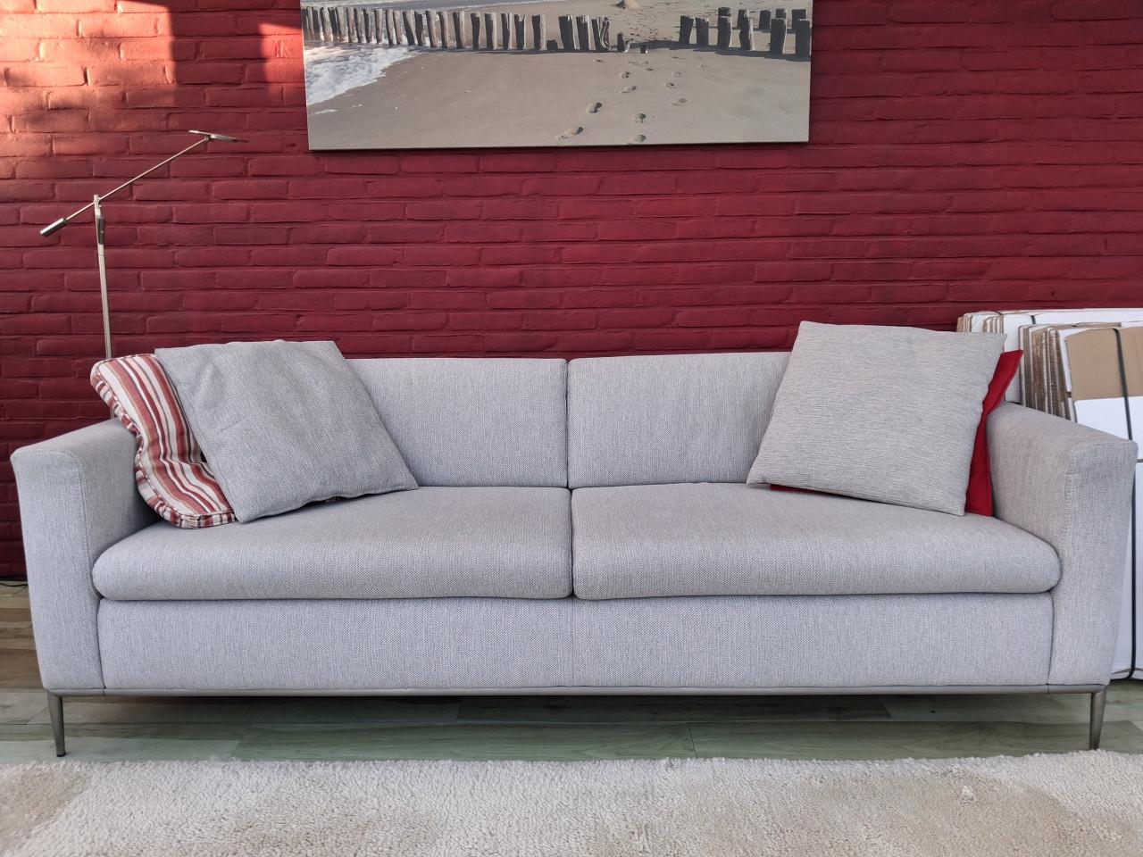 Moderne 3 zitsbank en hocker