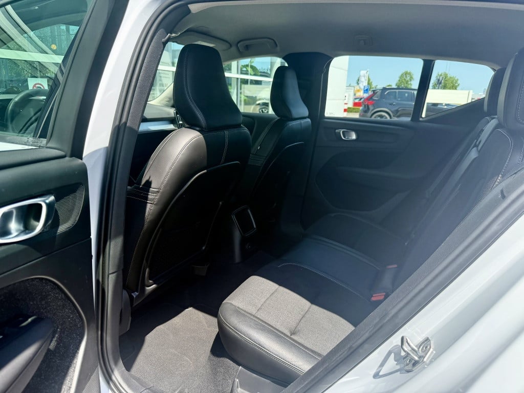 Volvo XC40 1.5 t5 te moment pro