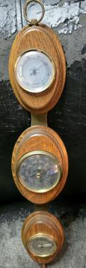 Vintage weerstation uitgevoerd in eikenhout van meubelhuis Oisterwijk.