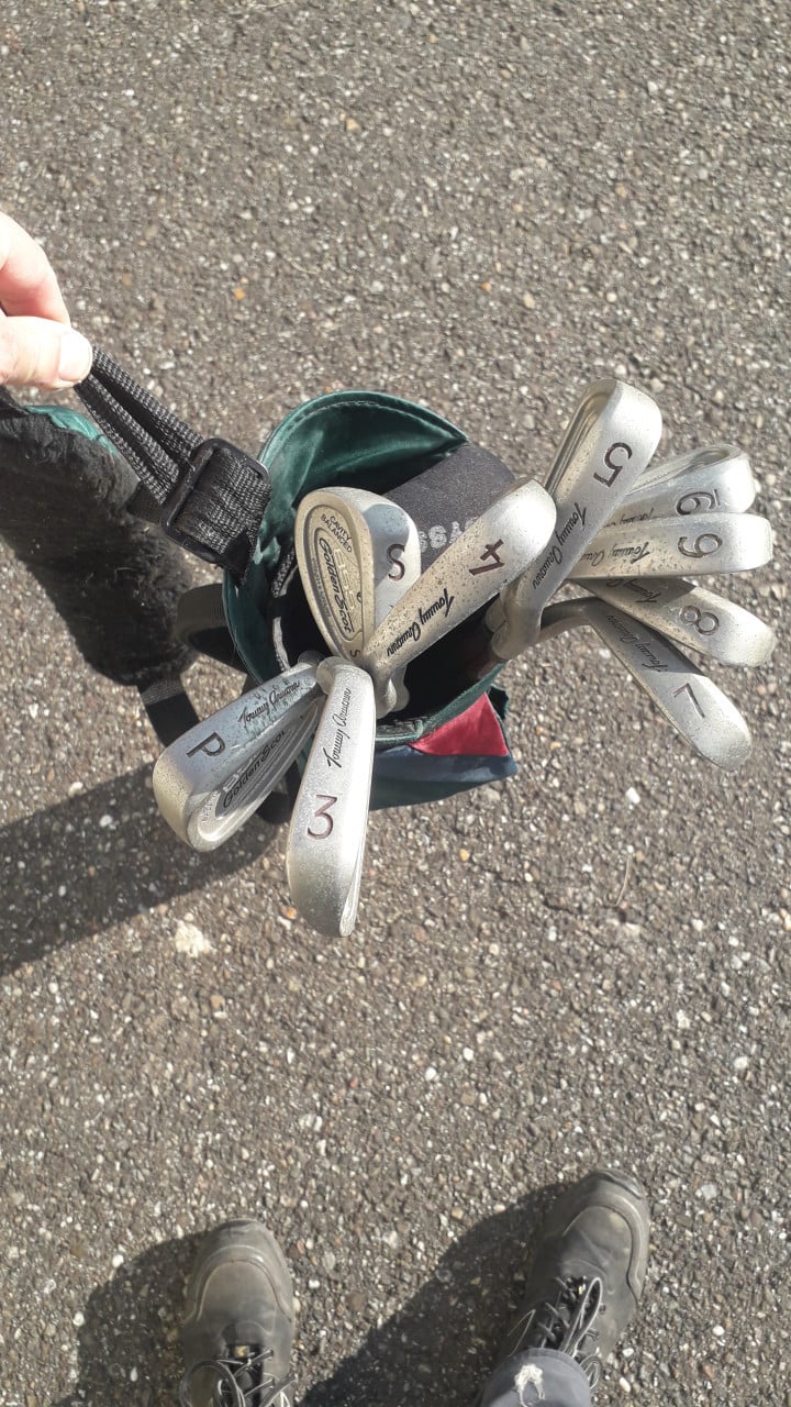 Mega sale: verschillende golfsets, golfschoenen en accessoires