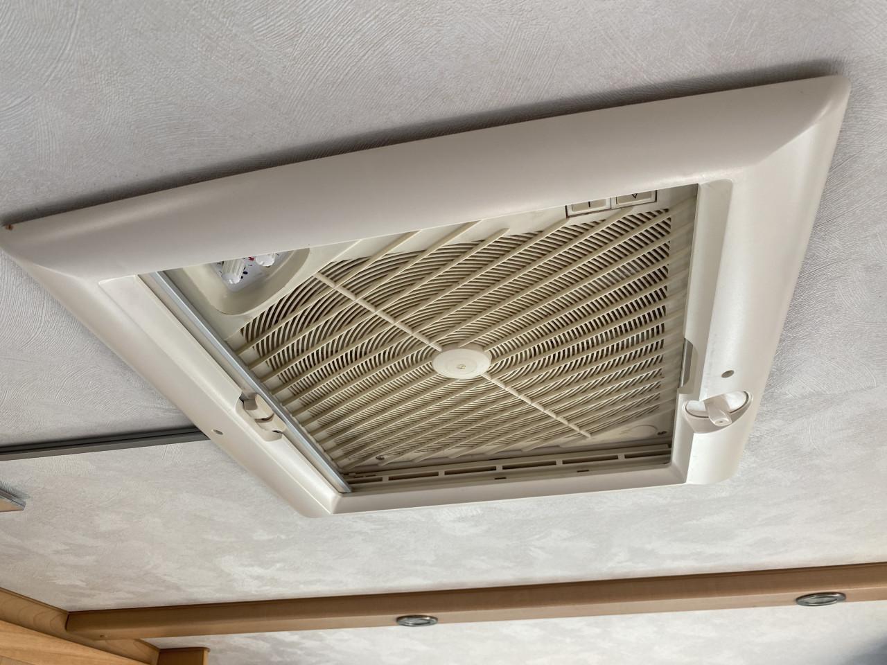 Keurige Mc Louis Spa P700 origineel Nederlandse camper van 1e eigenaar!