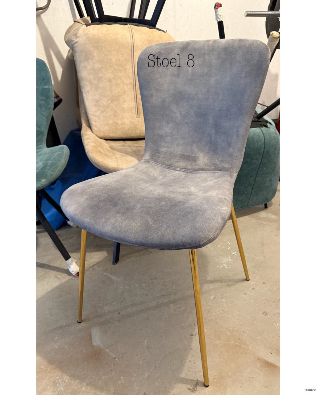 Grijze stoel met goud frame