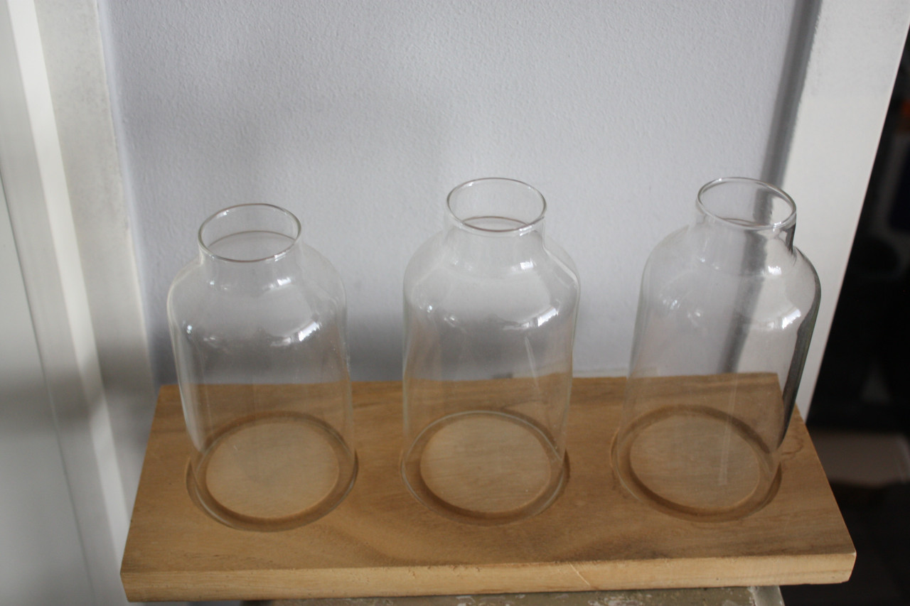Houte pankje met 3 glaasjes