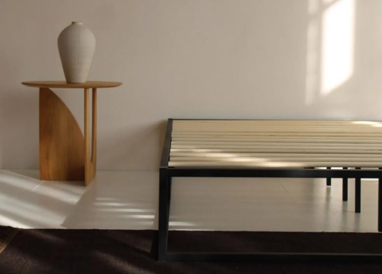 Zwart stalen bedframe