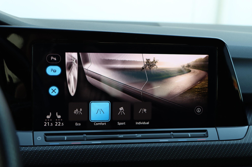 Volkswagen Golf 1.5 etsi r-line 150pk dsg7
