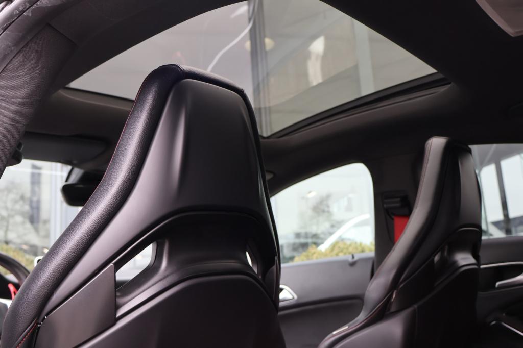 Mercedes-Benz Cla amg 45 4matic l 361 pk l dealer onderhouden l panoramadak