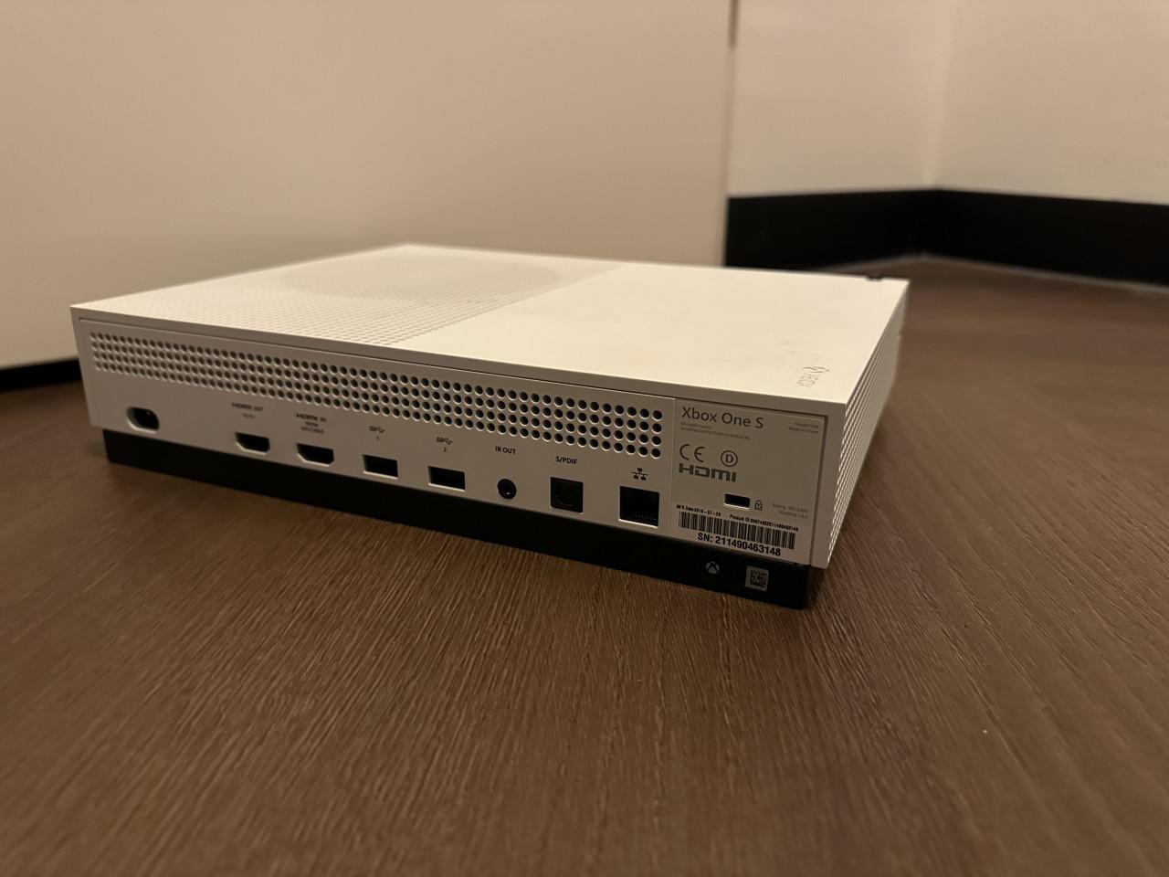 Xbox One S