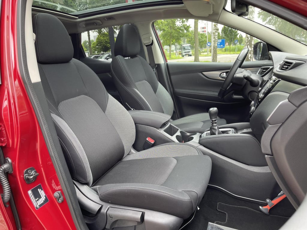 Nissan Qashqai 1.2 n-connecta design pack | trekhaak | panoramadak | naviga