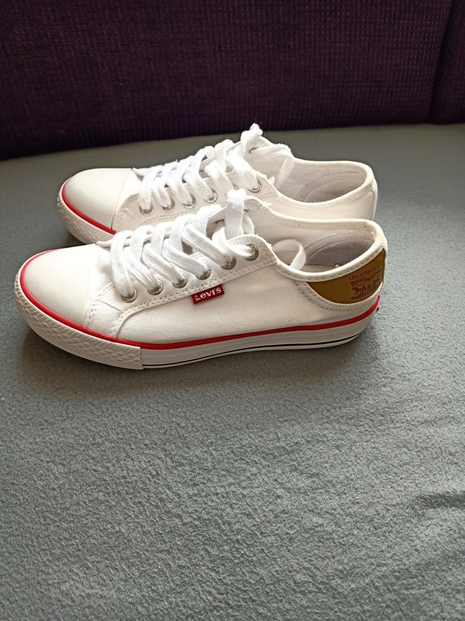 Witte Levi''s sneakers maat 36