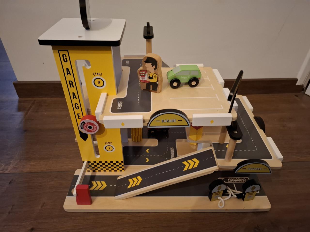 Houten speelgoed garage