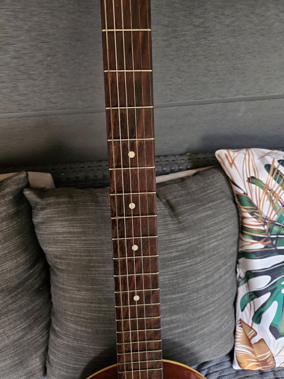 Prachtig vintage massief houten banjo met 6 snaren....