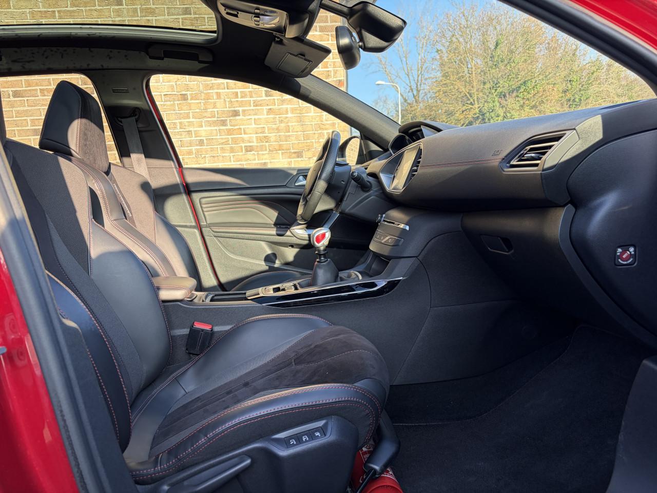 Peugeot 308 1.6e-thp GTI Sport Peugeot 308 1.6e-thp GTI Sport 270pk