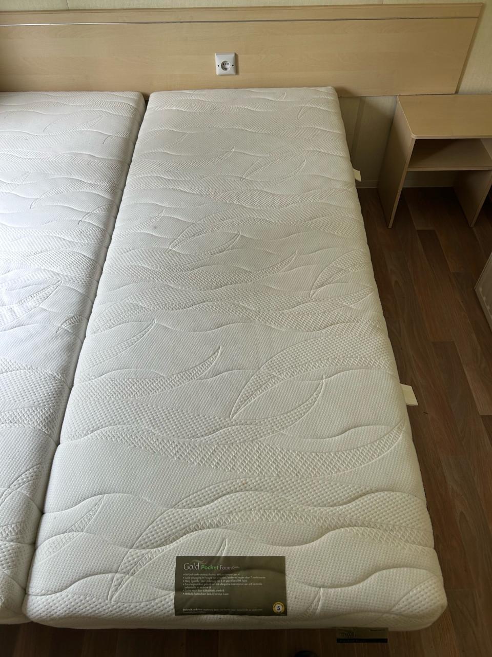 Eenpersoonsbedden (matras en bedframe)