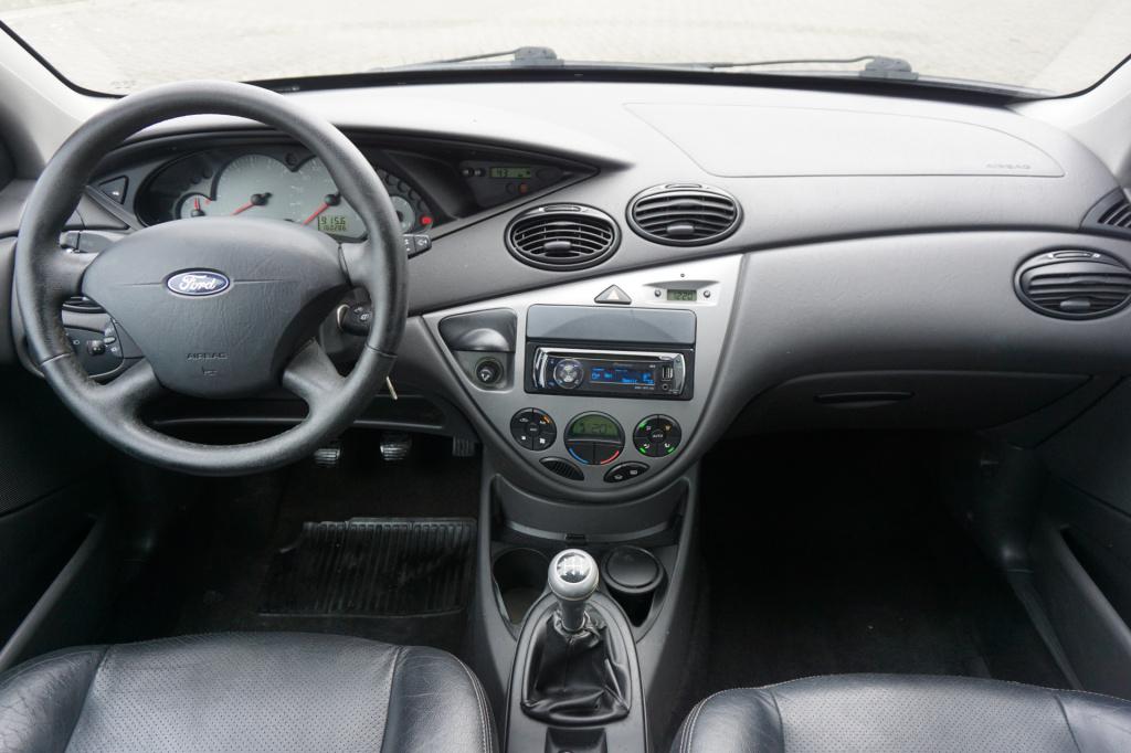 Ford Focus 1.6-16v futura climate / elektr. ramen / trekhaak / lm velgen /