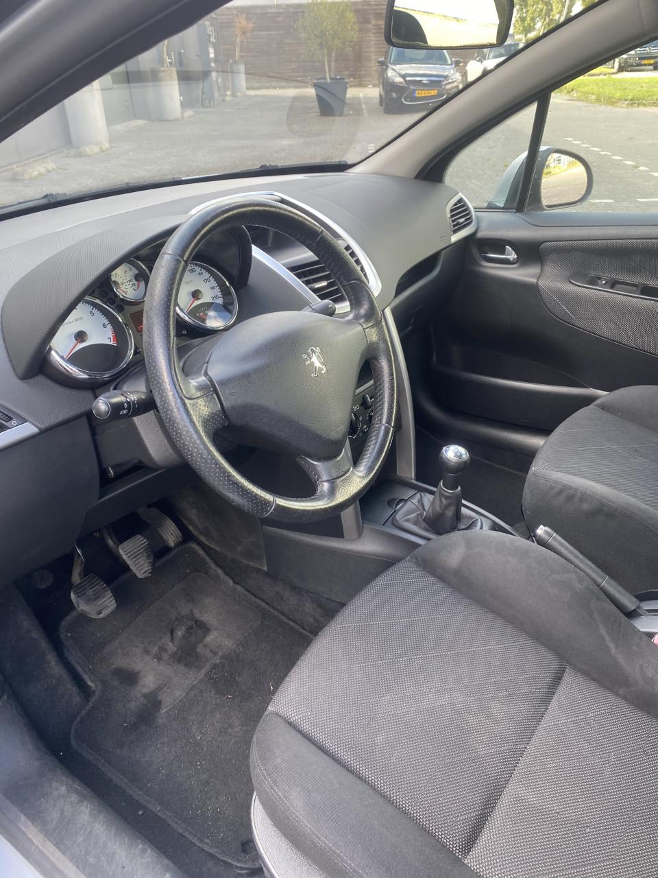 Peugeot 207 1.4 16V 5DRS 2006 Grijs | NAP