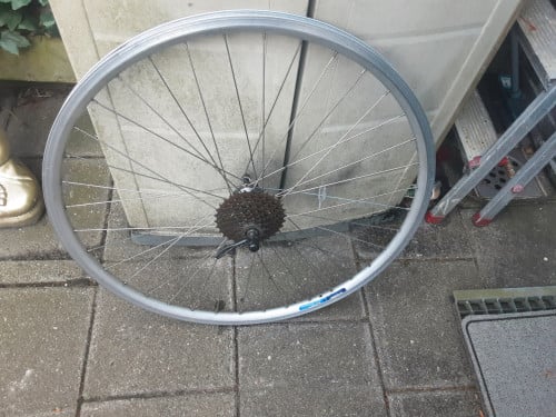 28 inch shimano achterwiel, 8 speed cassette, uitvalnaaf