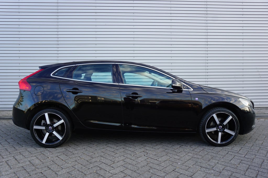 Volvo V40 2.0 d2 ocean race business airco / navi / camera / leder / cruise