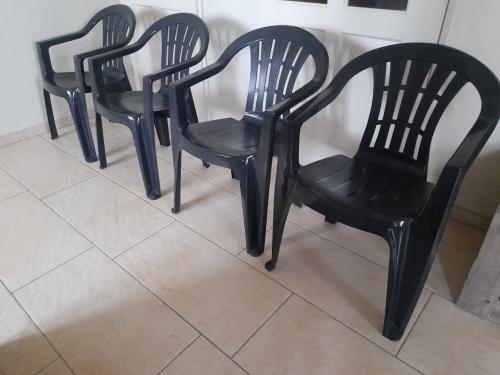 4 x stapelbare tuinstoelen ( in goede nette staat )