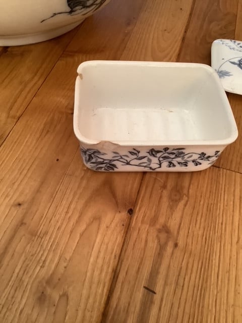 Te koop, kammen- en zeepbakje