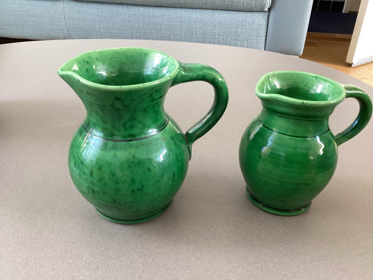 Vintage kannetjes. 2 x Groen Glazuur.