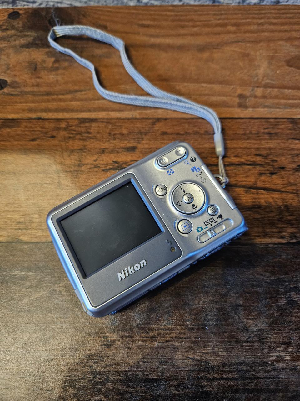 Nikon Coolpix L3 Compactcamera 5.1MP met tasje
