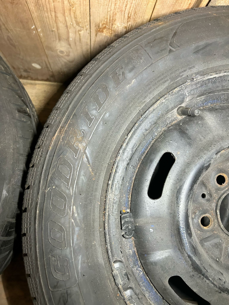 CHRYSLER GRAND VOYAGER STALEN VELGEN- GOODRIDE WINTERBANDEN