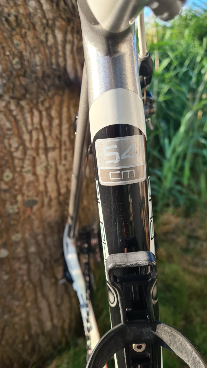 Trek 2.3 racefiets wit met rode details