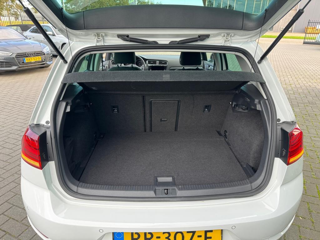 Volkswagen Golf 1.0 tsi * massage stoel * camera * carplay * stoelverwarmin