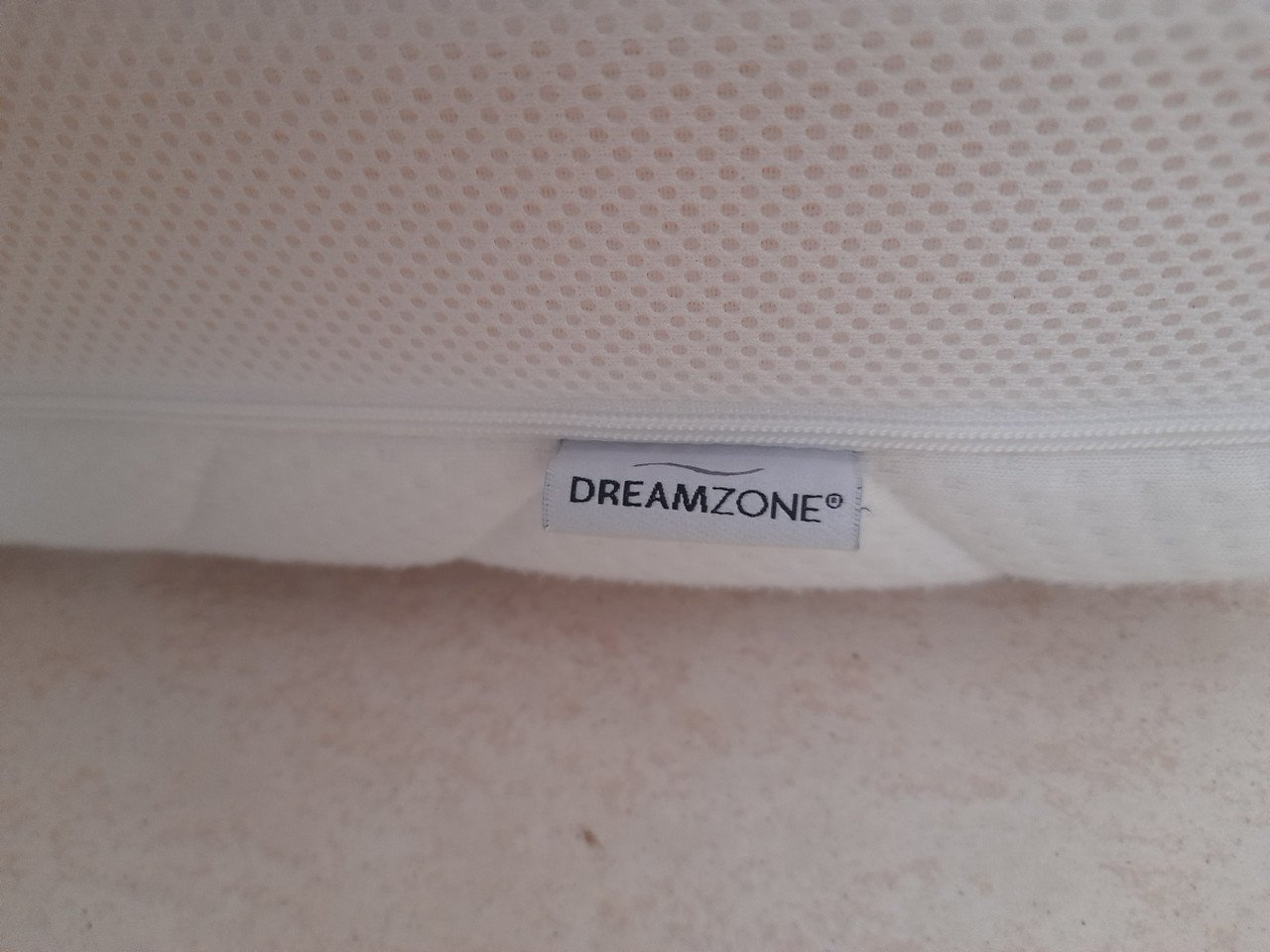 Schoon en netjes matras 90 x 200 x 20 ( in goede nette staat )