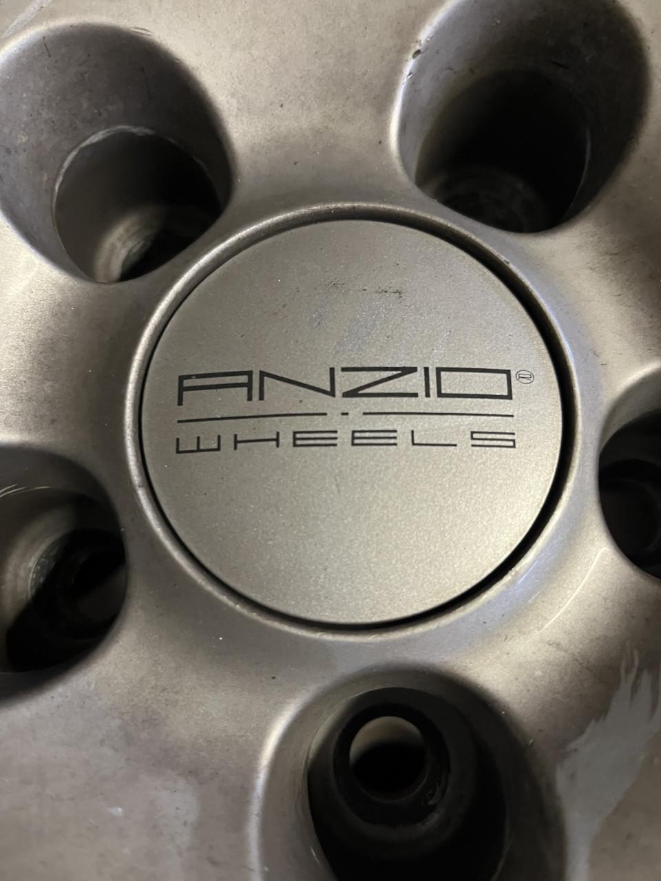 Autobanden en velgen Toyota RAV4