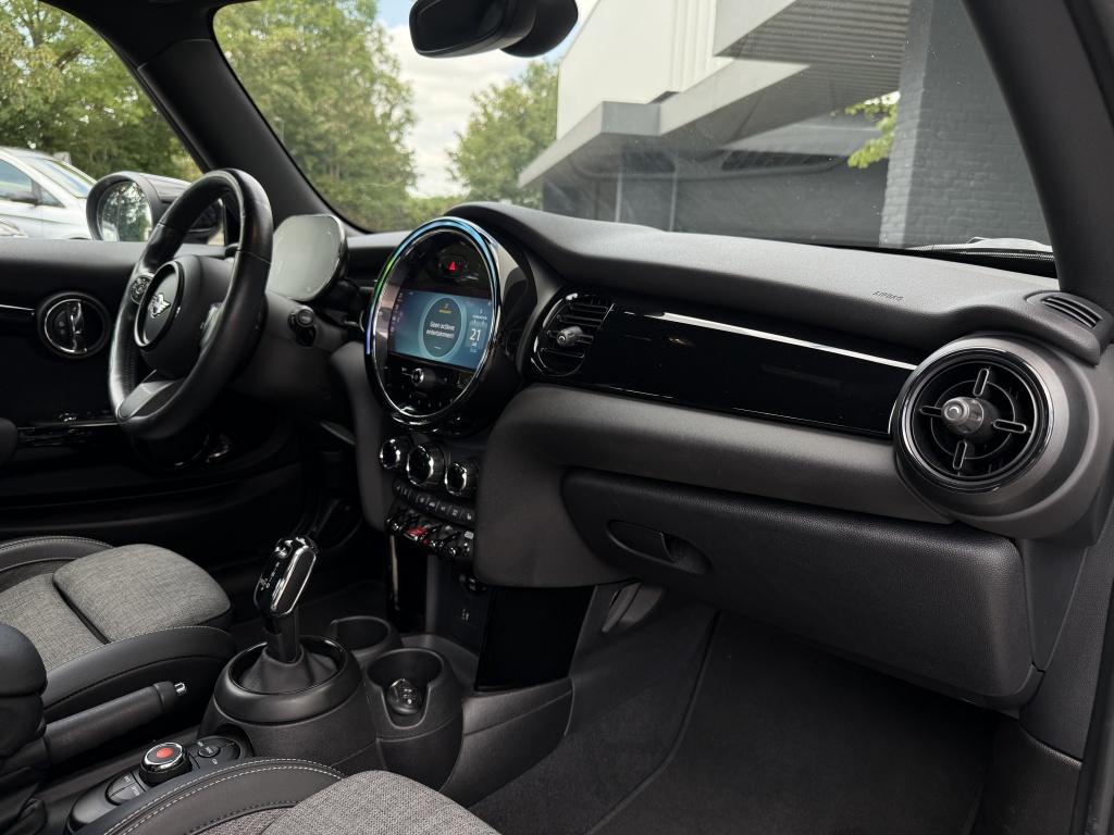 Mini Cooper 1.5 cooper business editie - facelift - automaat - half leder -