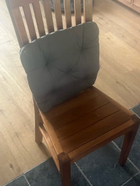 6 houten stoelen