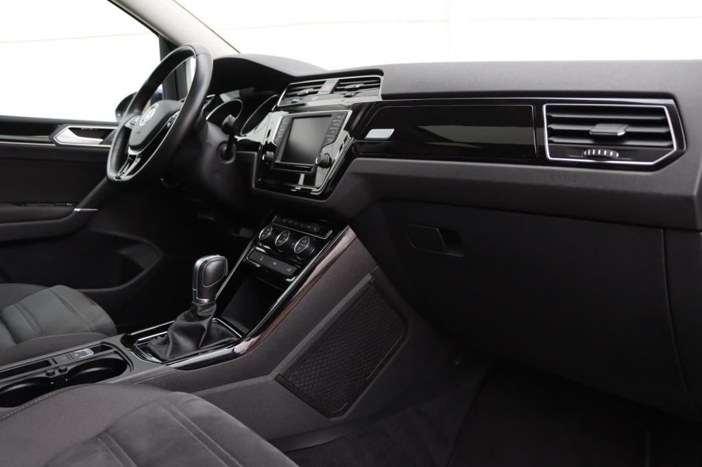 Volkswagen Touran 1.8 tsi highline 180pk dsg7