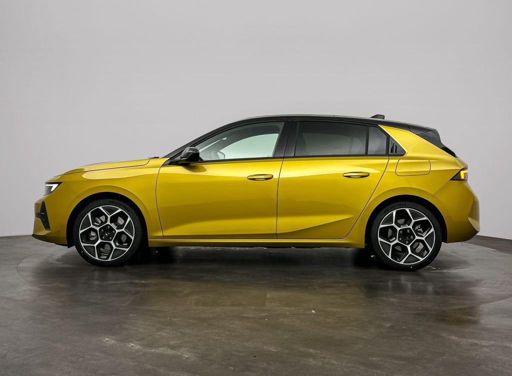 Opel Astra 1.6 turbo plug in hybrid ultimate | voorraadmodel | snel rijden 