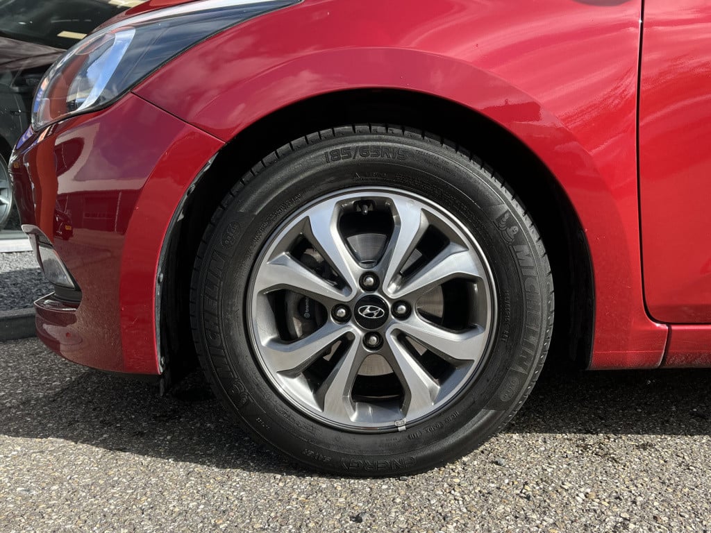 Hyundai I 20 1.2 hp i-motion premium | stuur/stoelverw. | radio | airco